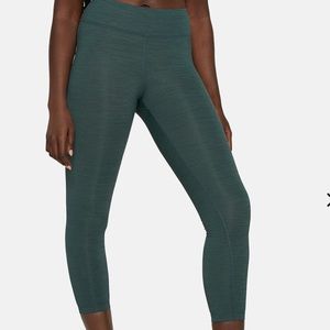 Green Outdoor Voices 7/8 length athletic leggings